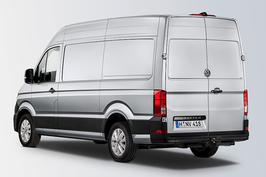 Обновлённый VW Crafter: сомнительная цифровизация салона и новые ассистенты водителя